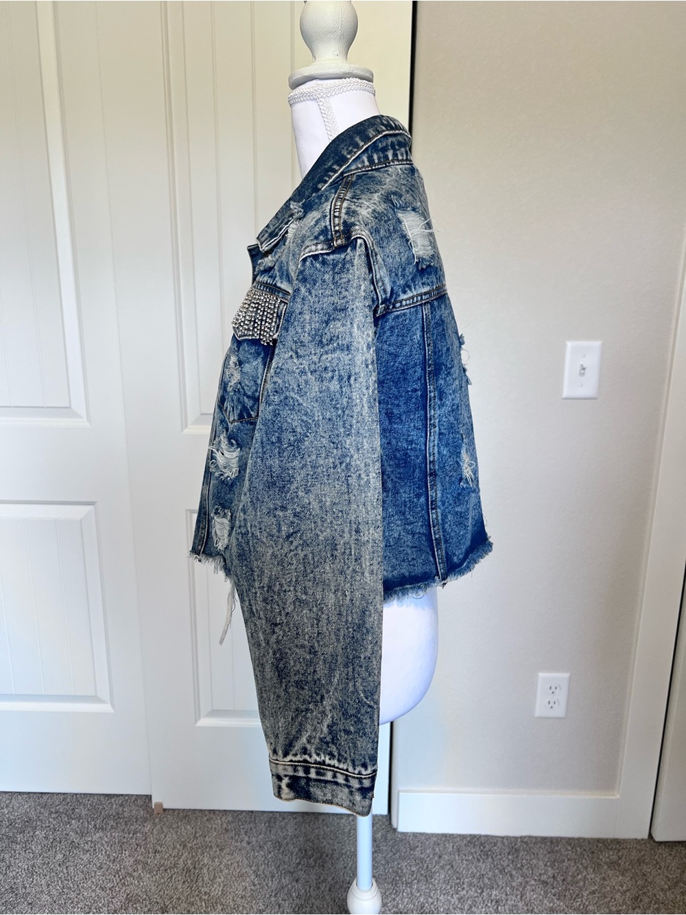 Distressed Acid Wash Frayed Denim Cropped Jacket Rhinestone Flap Pockets Small - Picture 3 of 9